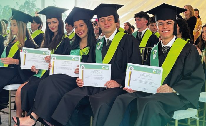 graduados bachillerato de liceo campo verde