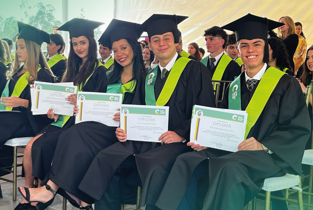 graduados bachillerato de liceo campo verde